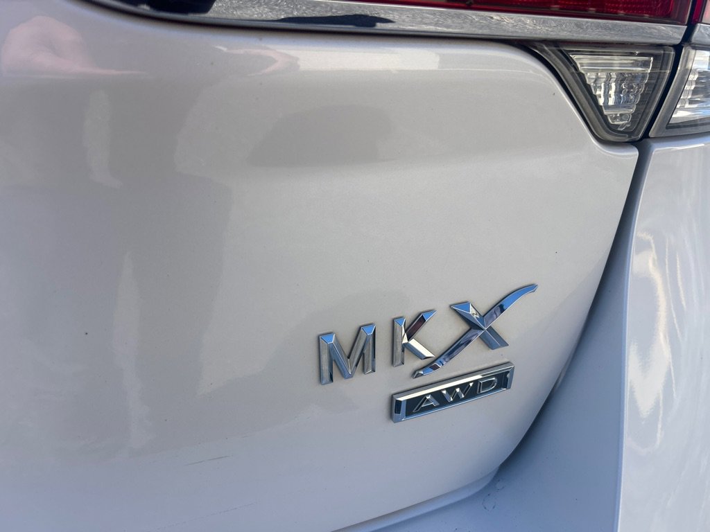 Used 2012 Lincoln MKX AWD image 24
