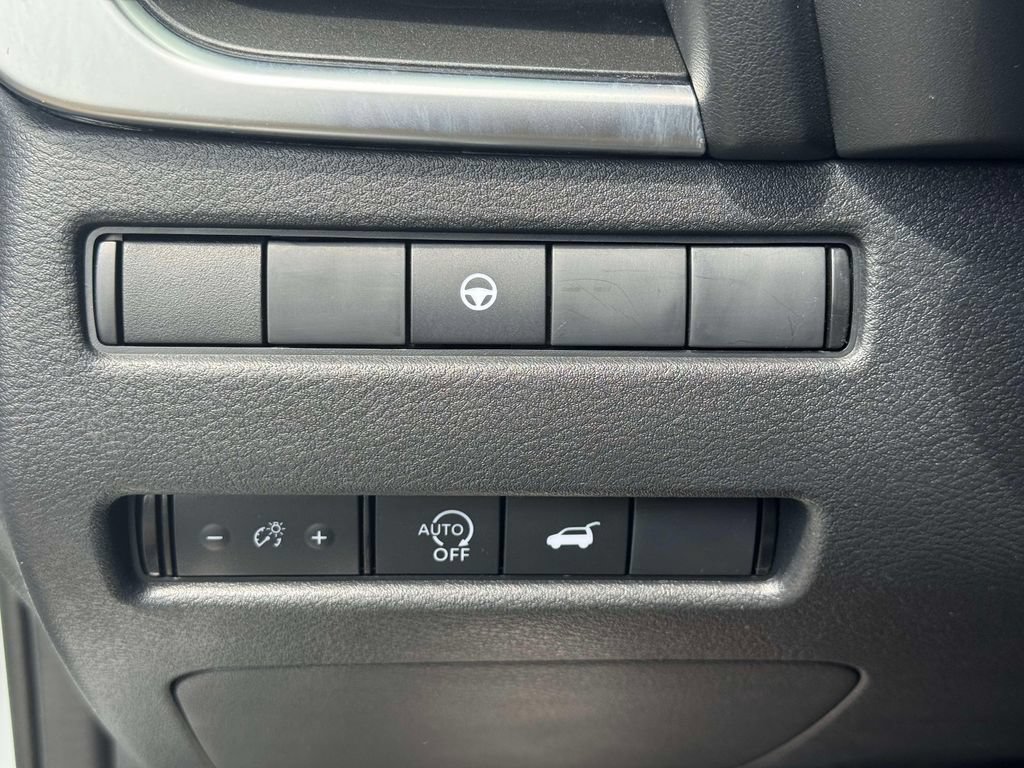 Certified 2025 Nissan Rogue SV AWD/4WD image 19