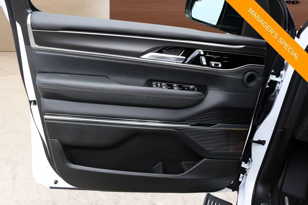 New 2026 Jeep Grand Wagoneer Summit AWD/4WD image 11
