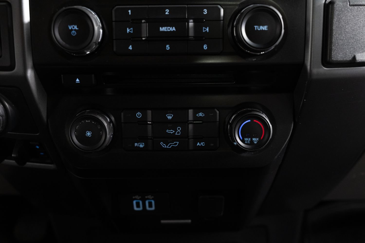 Used 2017 Ford F150 XLT w/ Equipment Group 301A Mid AWD/4WD image 34