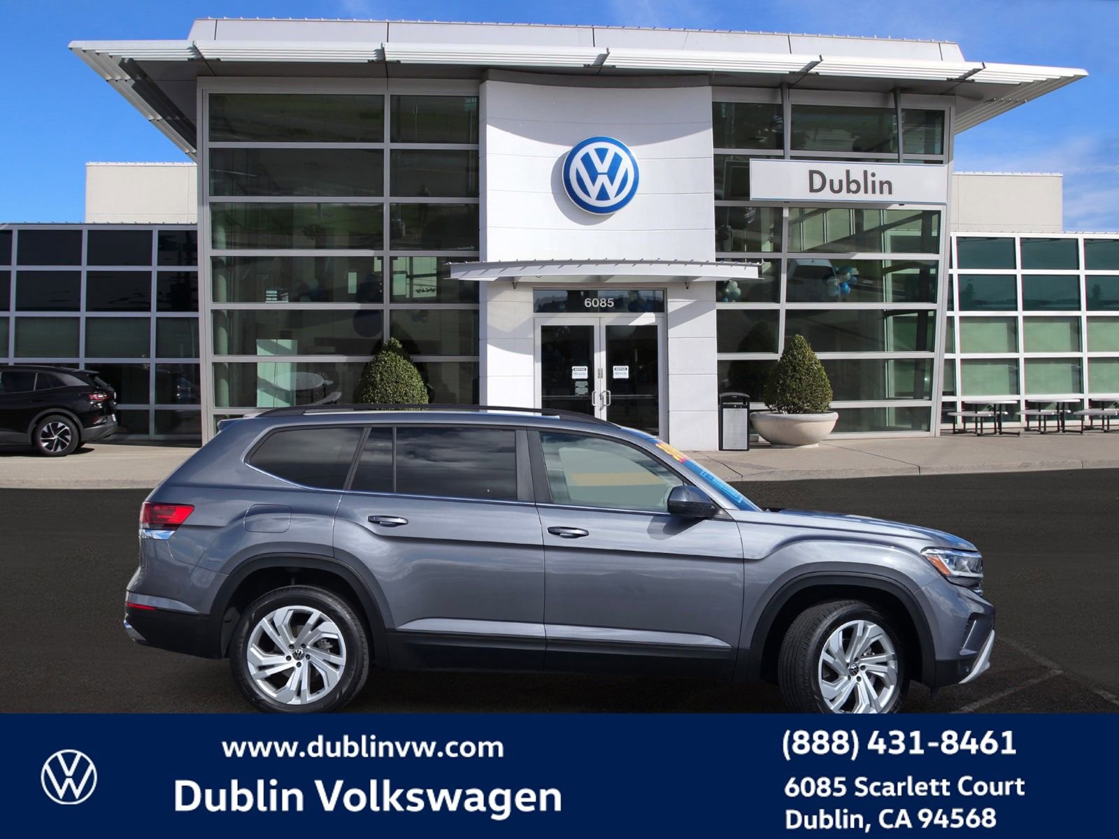 Certified 2023 Volkswagen Atlas SE w/ Panoramic Sunroof Package image 3