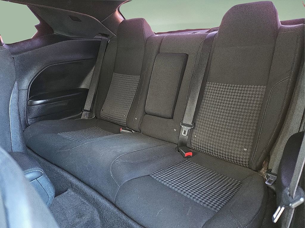 Used 2015 Dodge Challenger SXT image 16