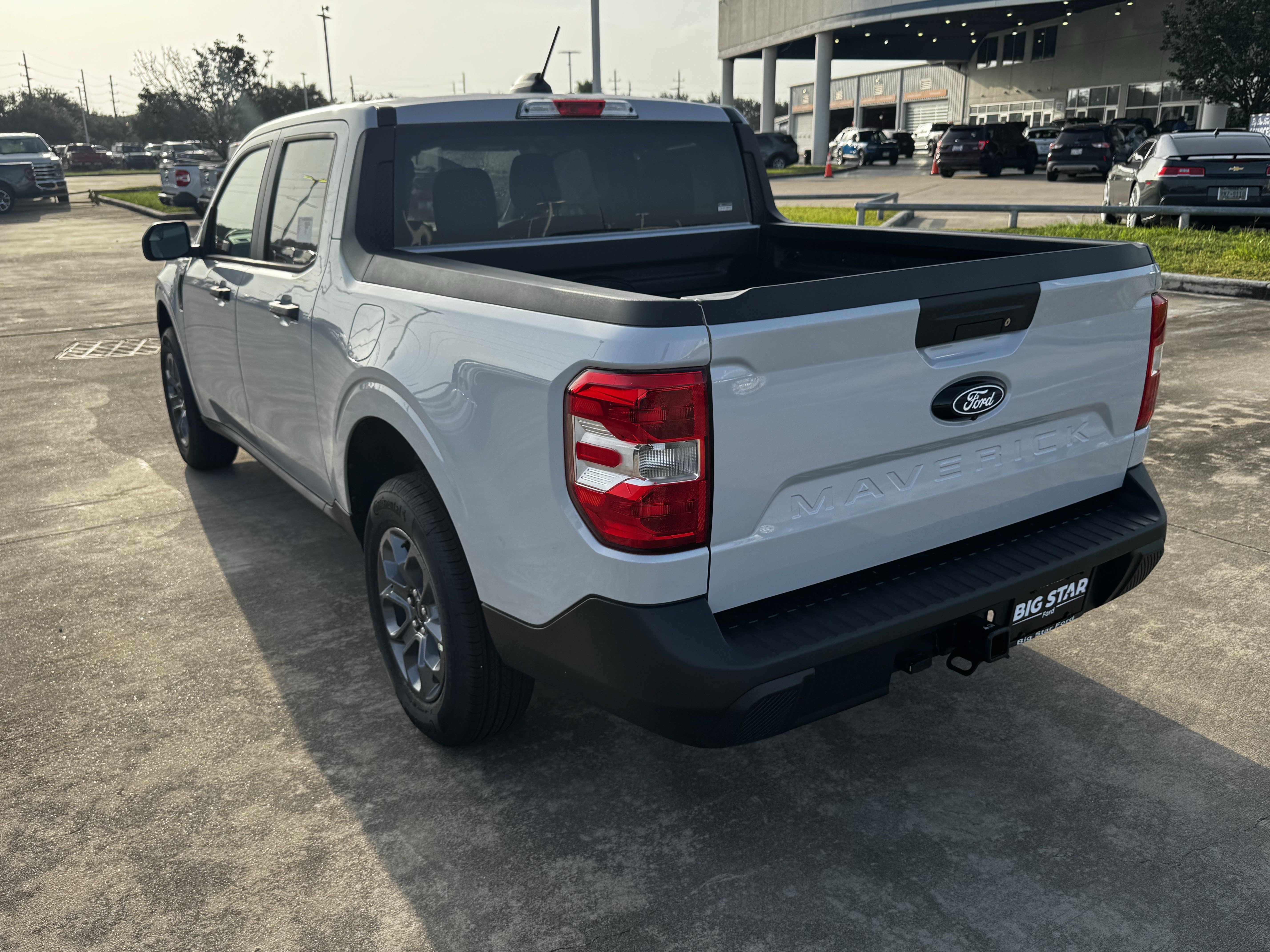 New 2026 Ford Maverick XLT w/ XLT Luxury Package FWD image 5