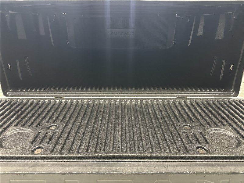 Used 2018 Nissan Titan SV w/ SV Convenience Package AWD/4WD image 17