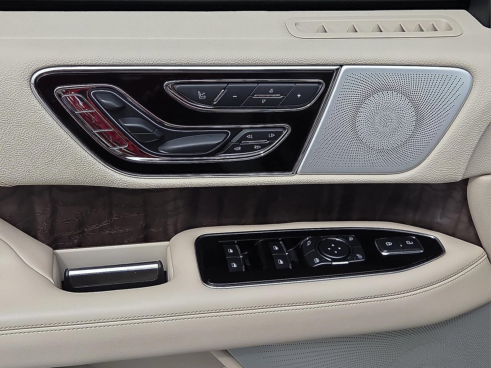 Used 2021 Lincoln Navigator L Reserve w/ Luxury Package AWD/4WD image 14