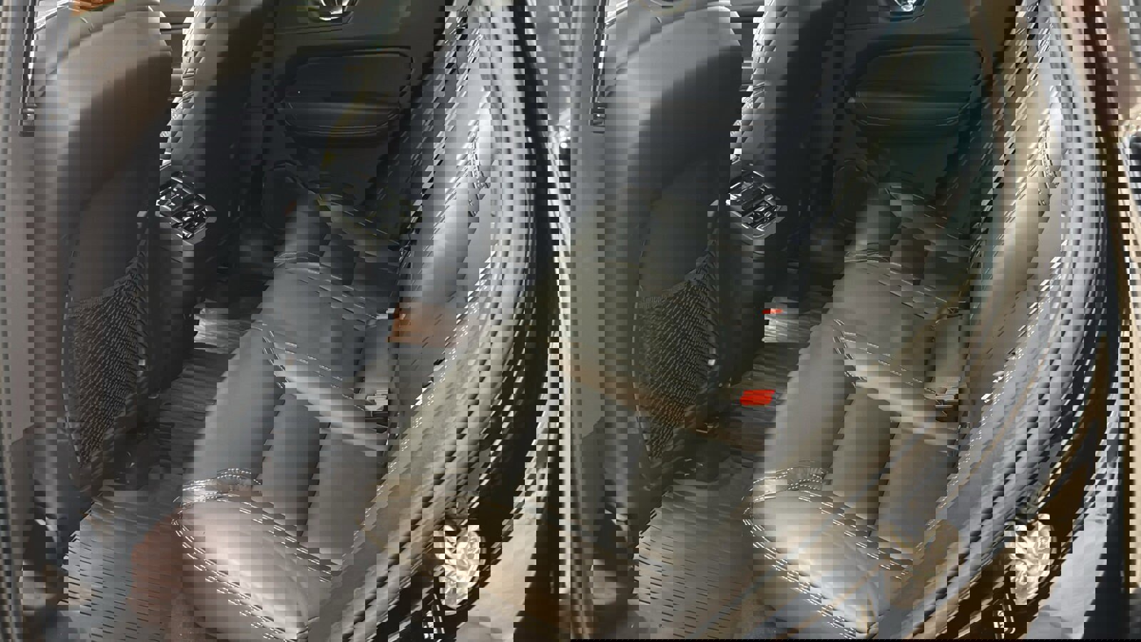 Certified 2023 Volvo XC60 B5 Ultimate w/ Climate Package image 27