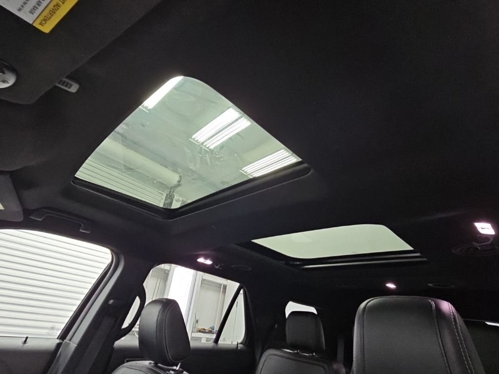Used 2018 Ford Explorer Limited w/ Equipment Group 301A AWD/4WD image 31