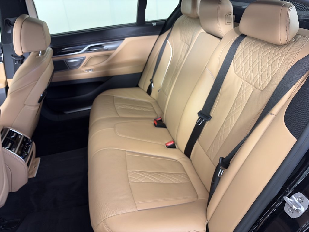 Used 2017 BMW 750i xDrive AWD/4WD image 13