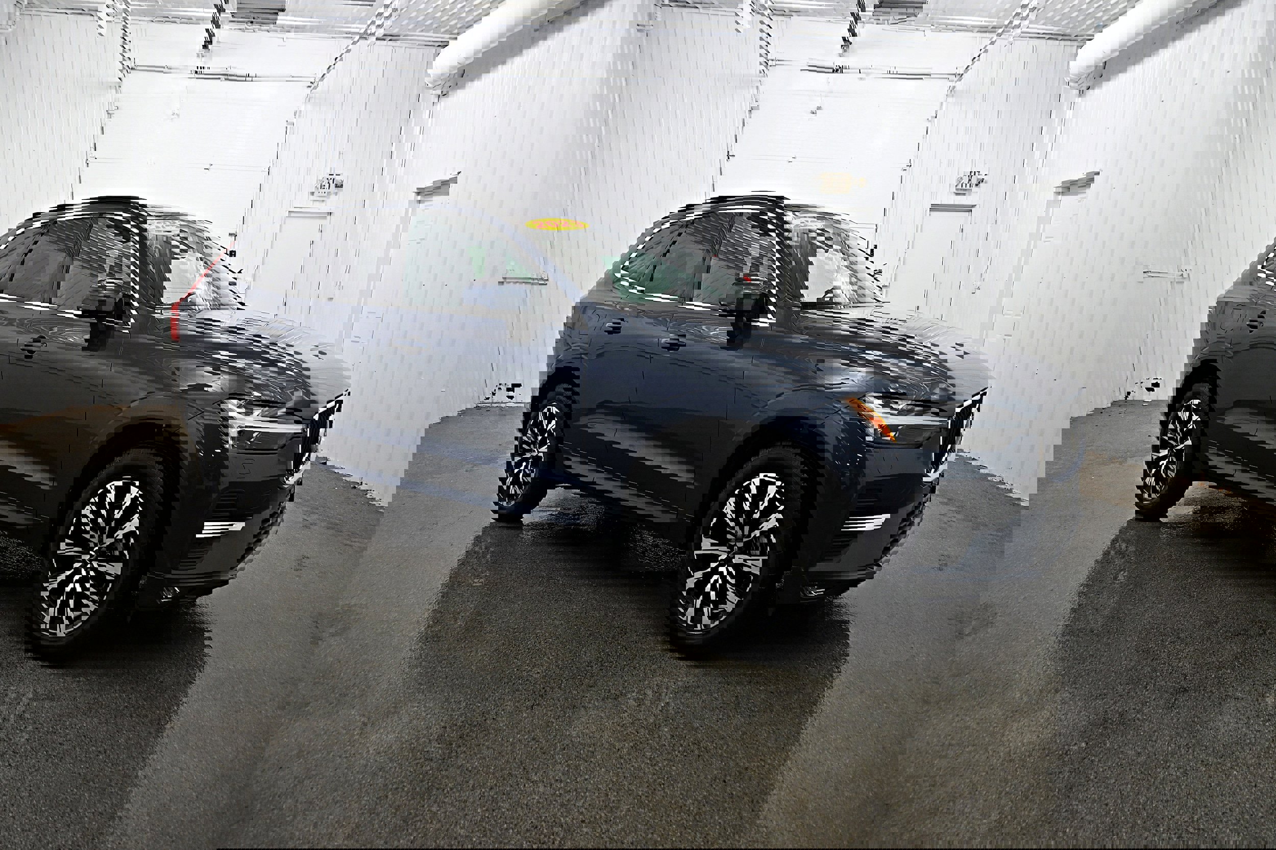 Used 2023 Volvo XC60 B5 Core w/ Climate Package image 2