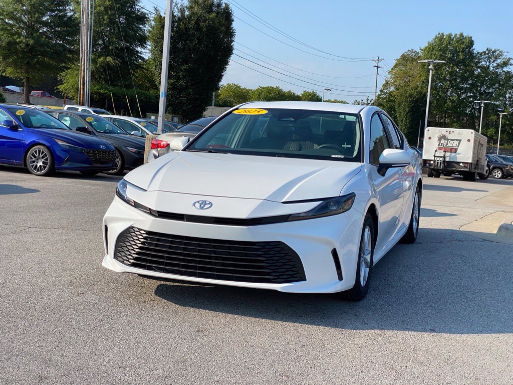 Used 2025 Toyota Camry LE FWD image 3
