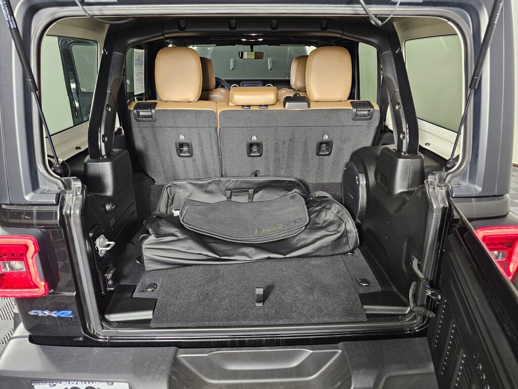 Used 2022 Jeep Wrangler Unlimited Sahara 4xe image 16