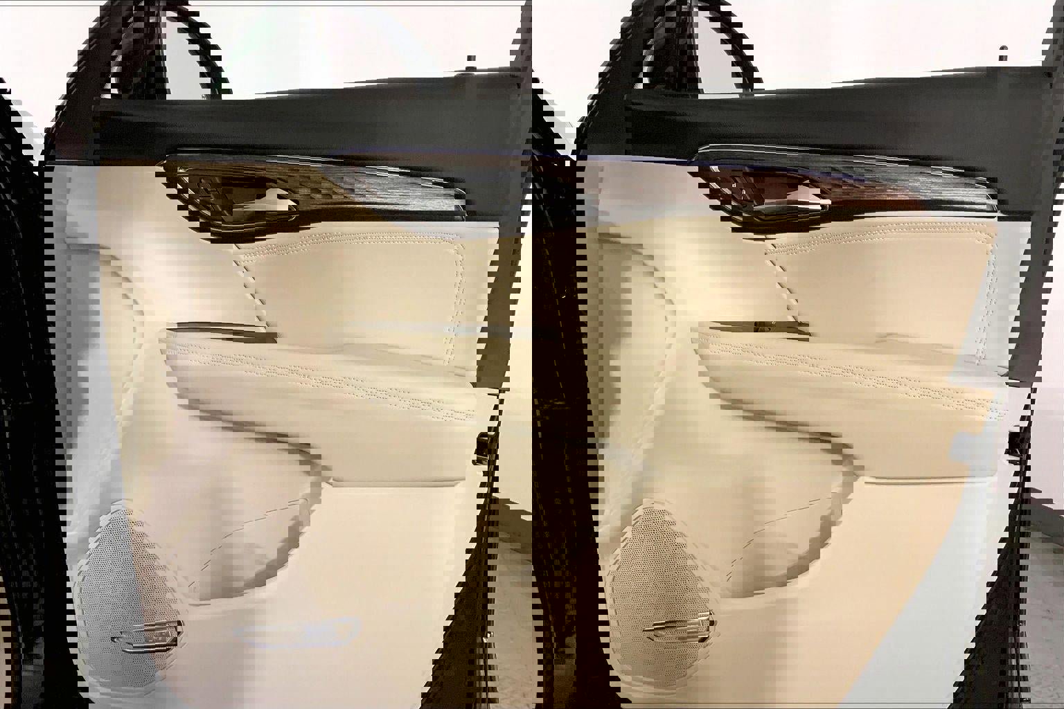 Used 2023 Buick Envision Avenir image 25