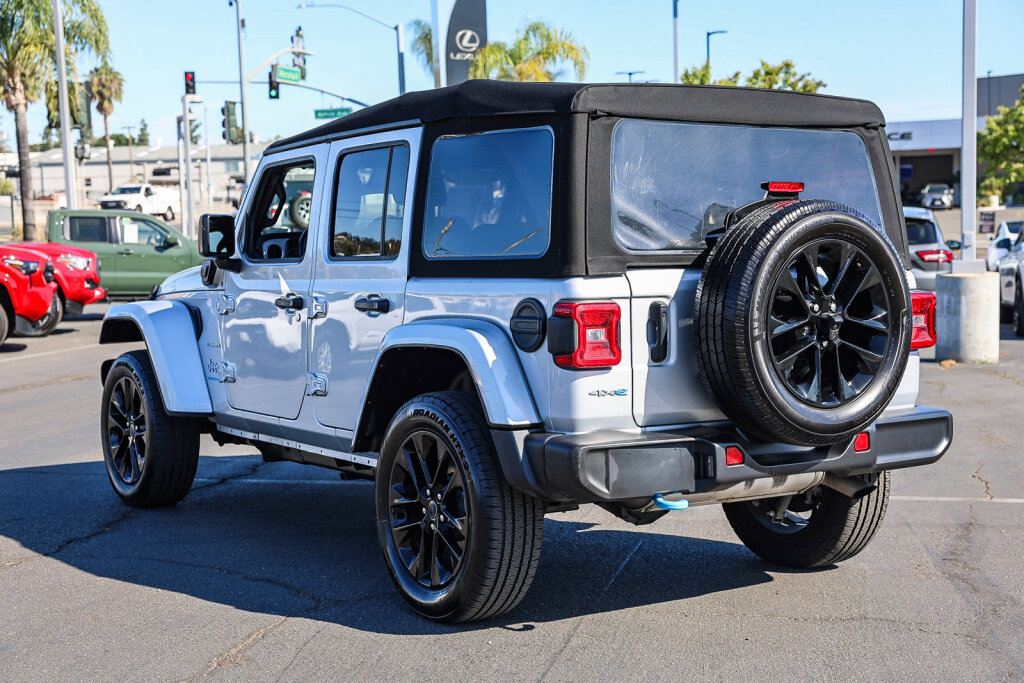 Used 2024 Jeep Wrangler Unlimited Sahara AWD/4WD image 23