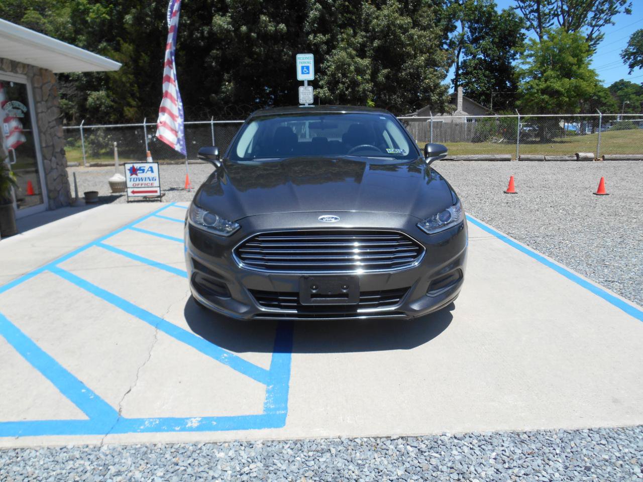 Used 2016 Ford Fusion SE FWD image 16