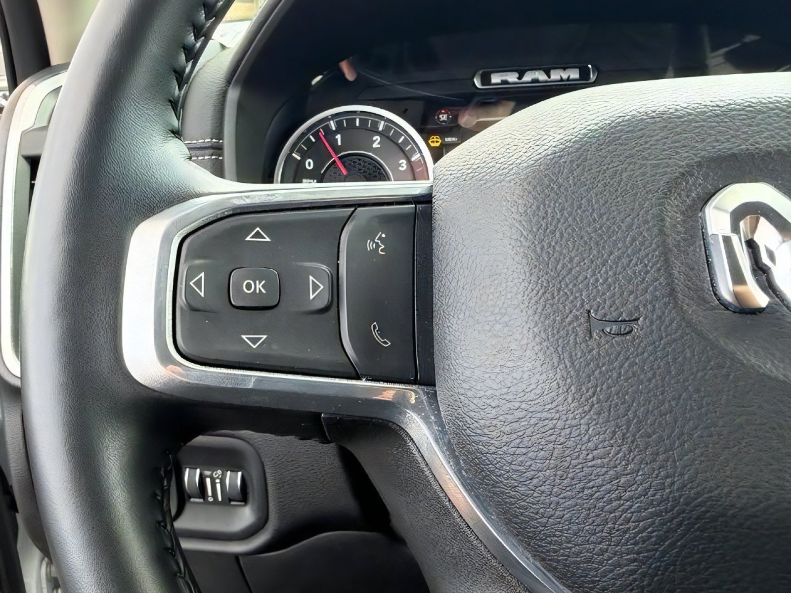 Used 2024 RAM 2500 Laramie AWD/4WD image 35