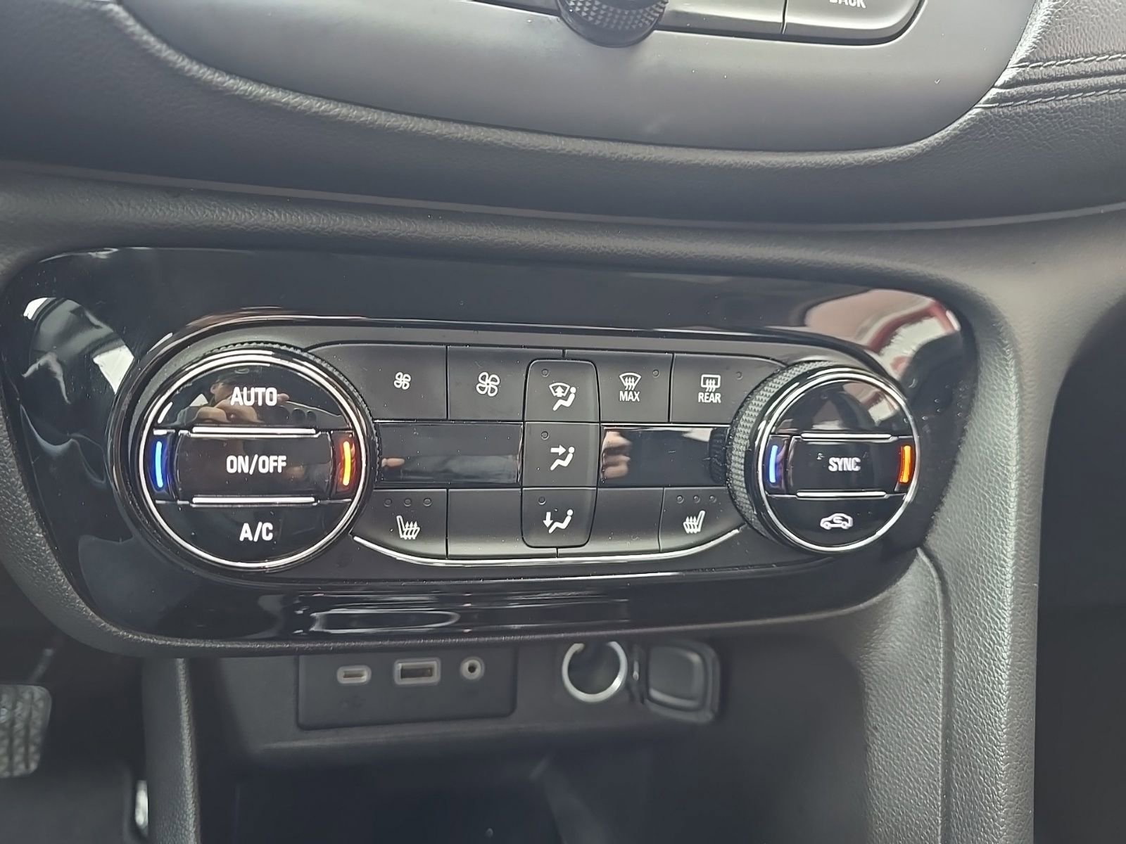 Used 2021 Buick Encore GX Select image 17