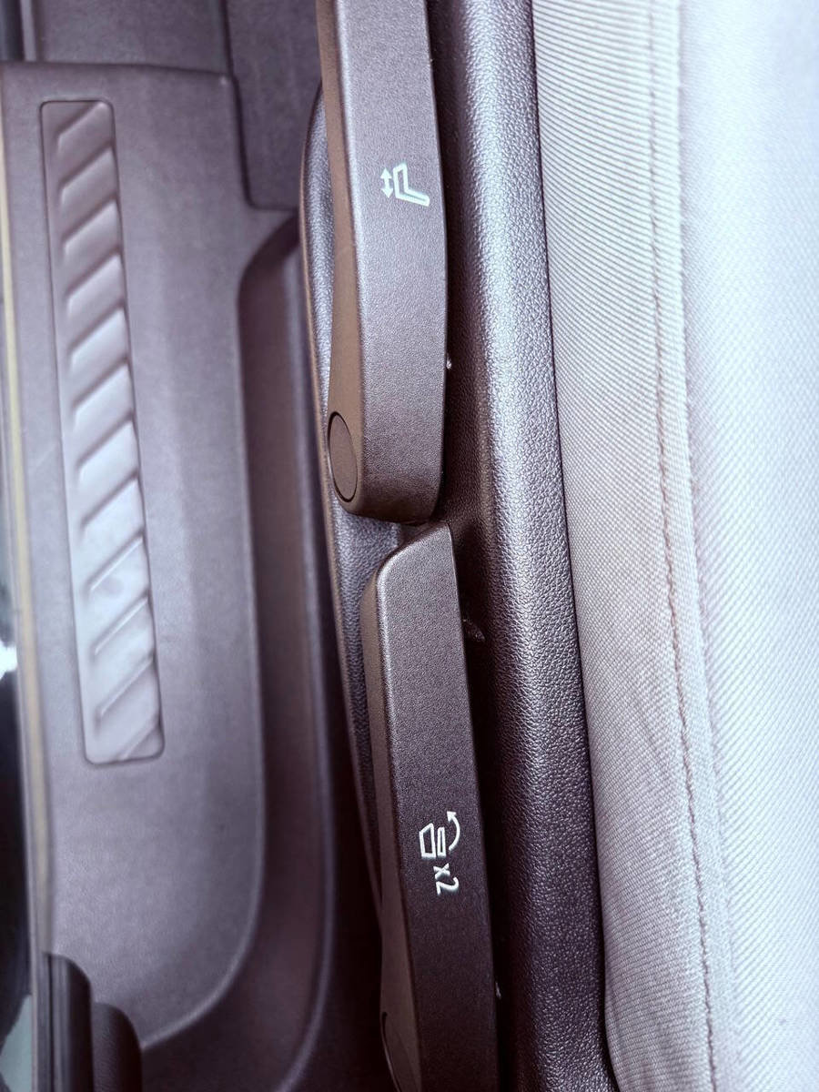 Used 2021 Chevrolet Suburban LS image 12