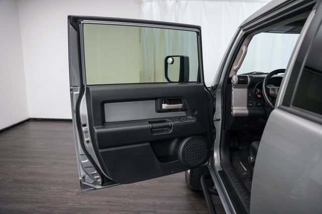 Used 2011 Toyota FJ Cruiser 4WD w/ Upgrade Pkg image 16