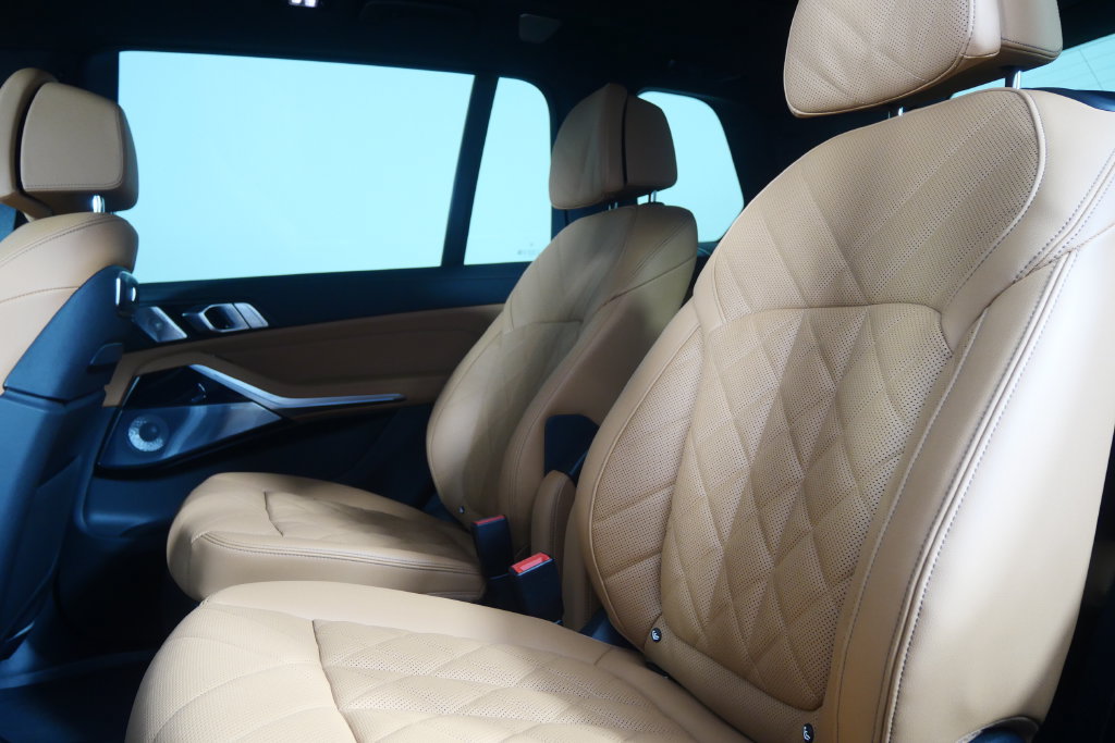 Used 2027 BMW X7 xDrive40i w/ Executive Package AWD/4WD image 16