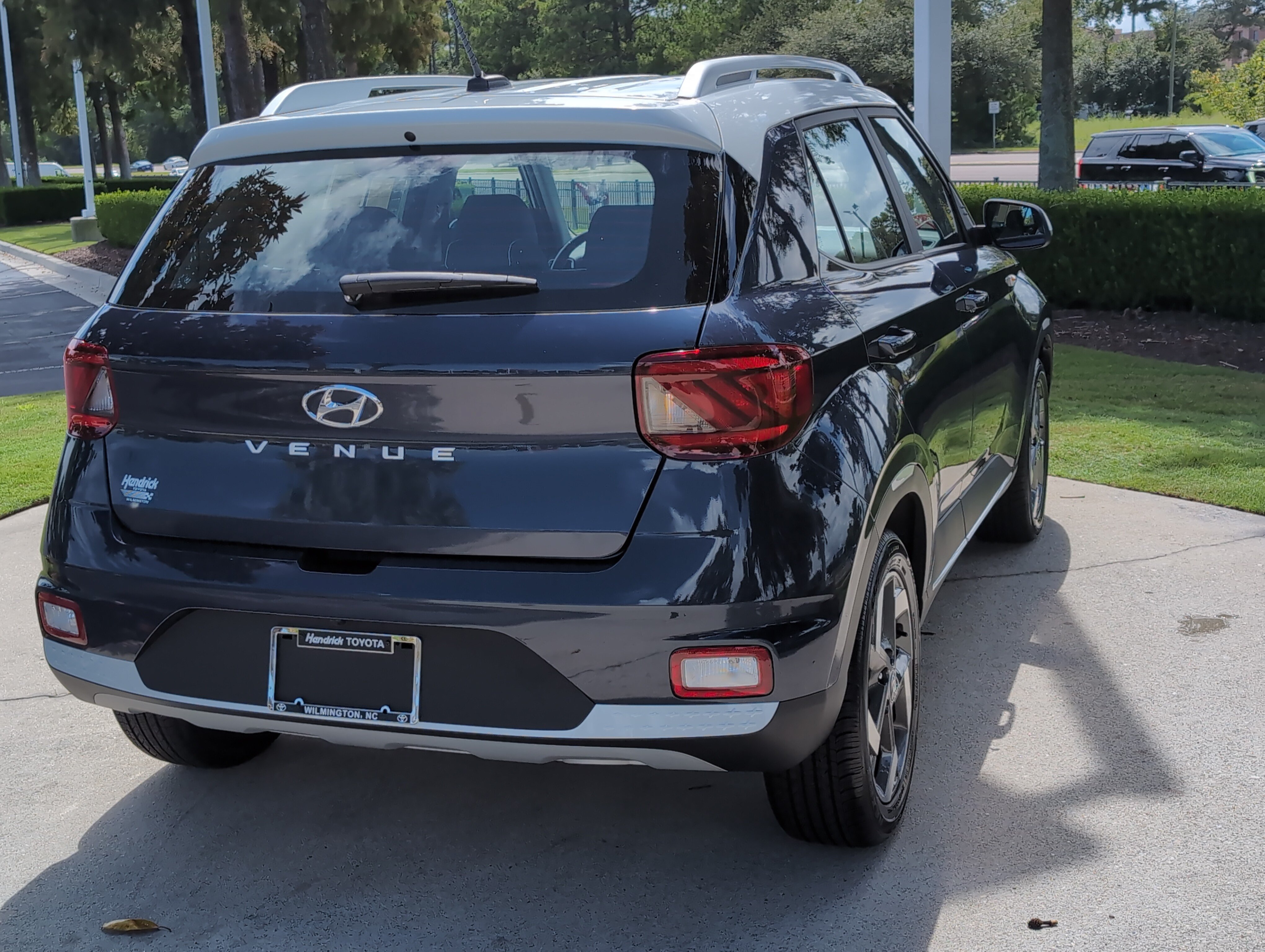 Used 2026 Hyundai Venue SEL FWD image 10
