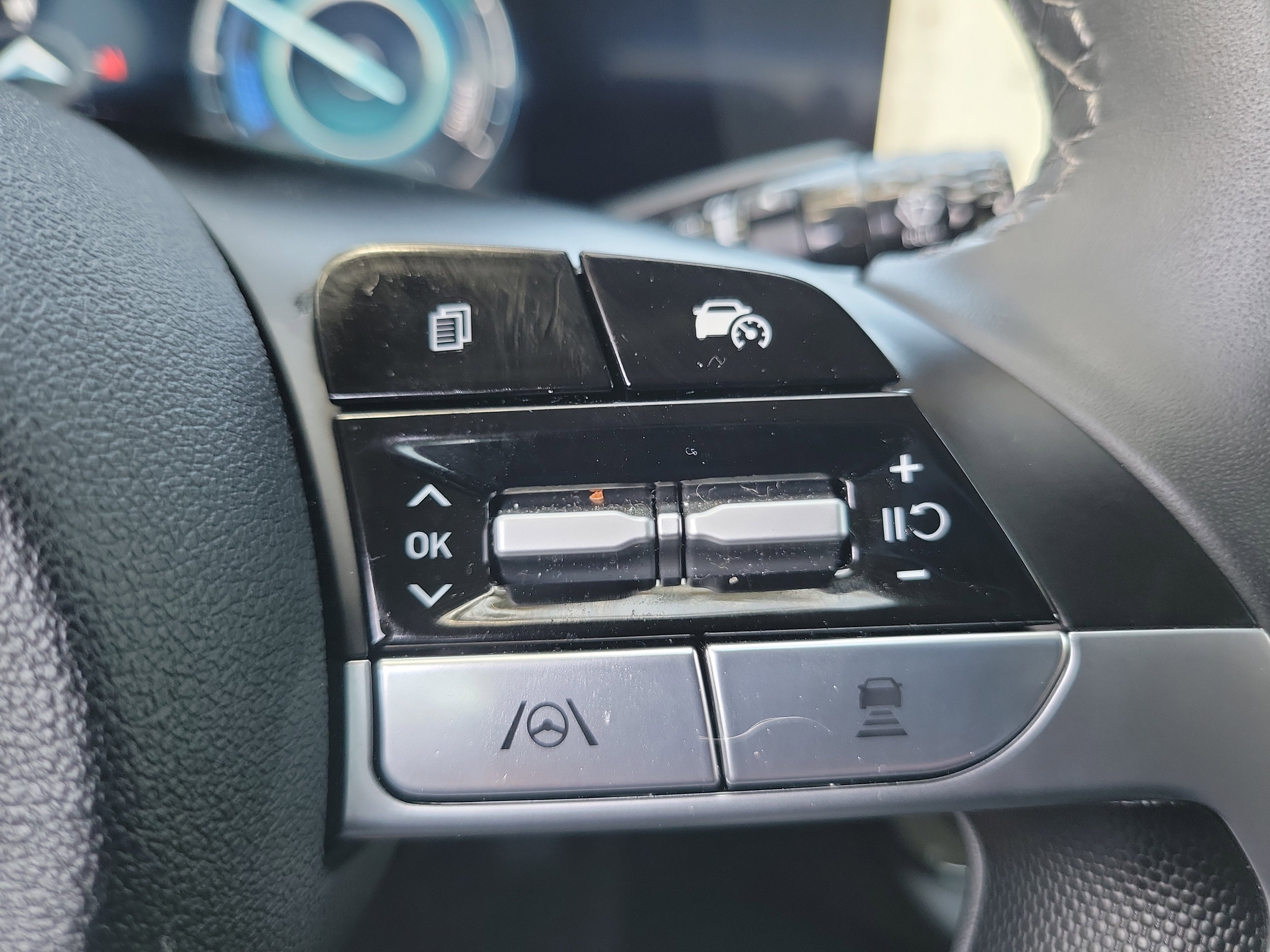 Certified 2025 Hyundai Elantra Limited image 10