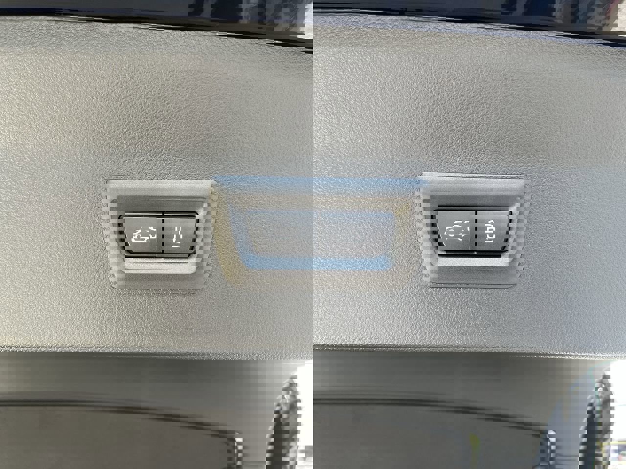 Certified 2025 BMW X4 xDrive30i image 35