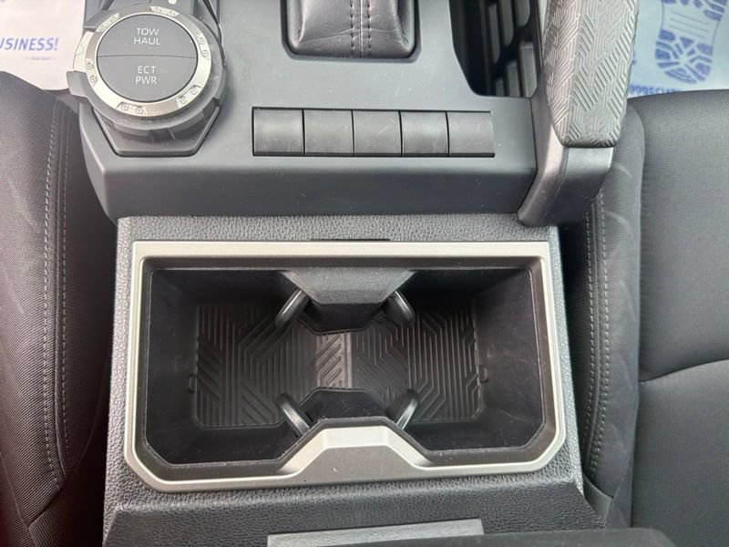Used 2024 Toyota Tacoma SR5 AWD/4WD image 32
