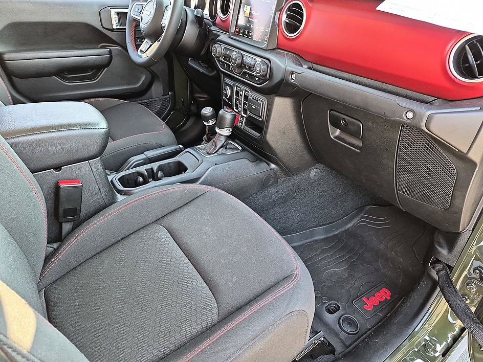Used 2023 Jeep Gladiator Rubicon w/ Cold Weather Group AWD/4WD image 33