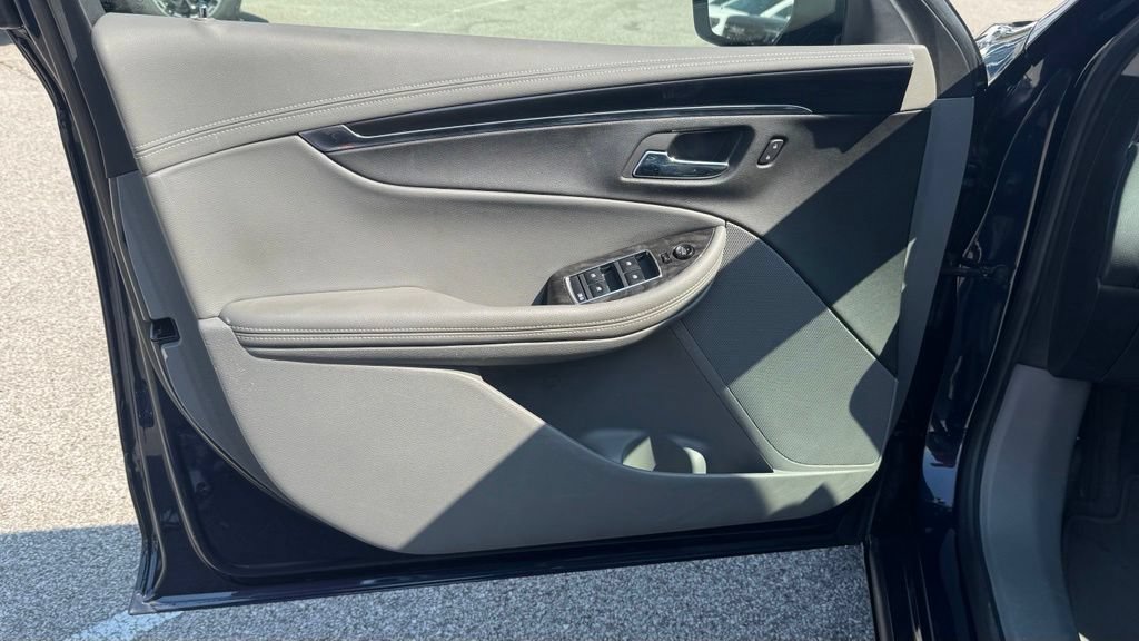 Used 2015 Chevrolet Impala LT w/ Convenience Package FWD image 20
