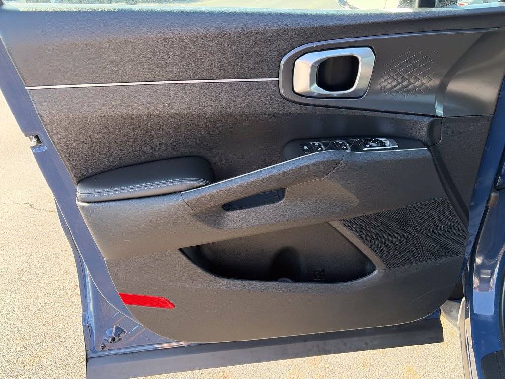 Used 2025 Kia Sorento EX w/ Panoramic Sunroof Package FWD image 17