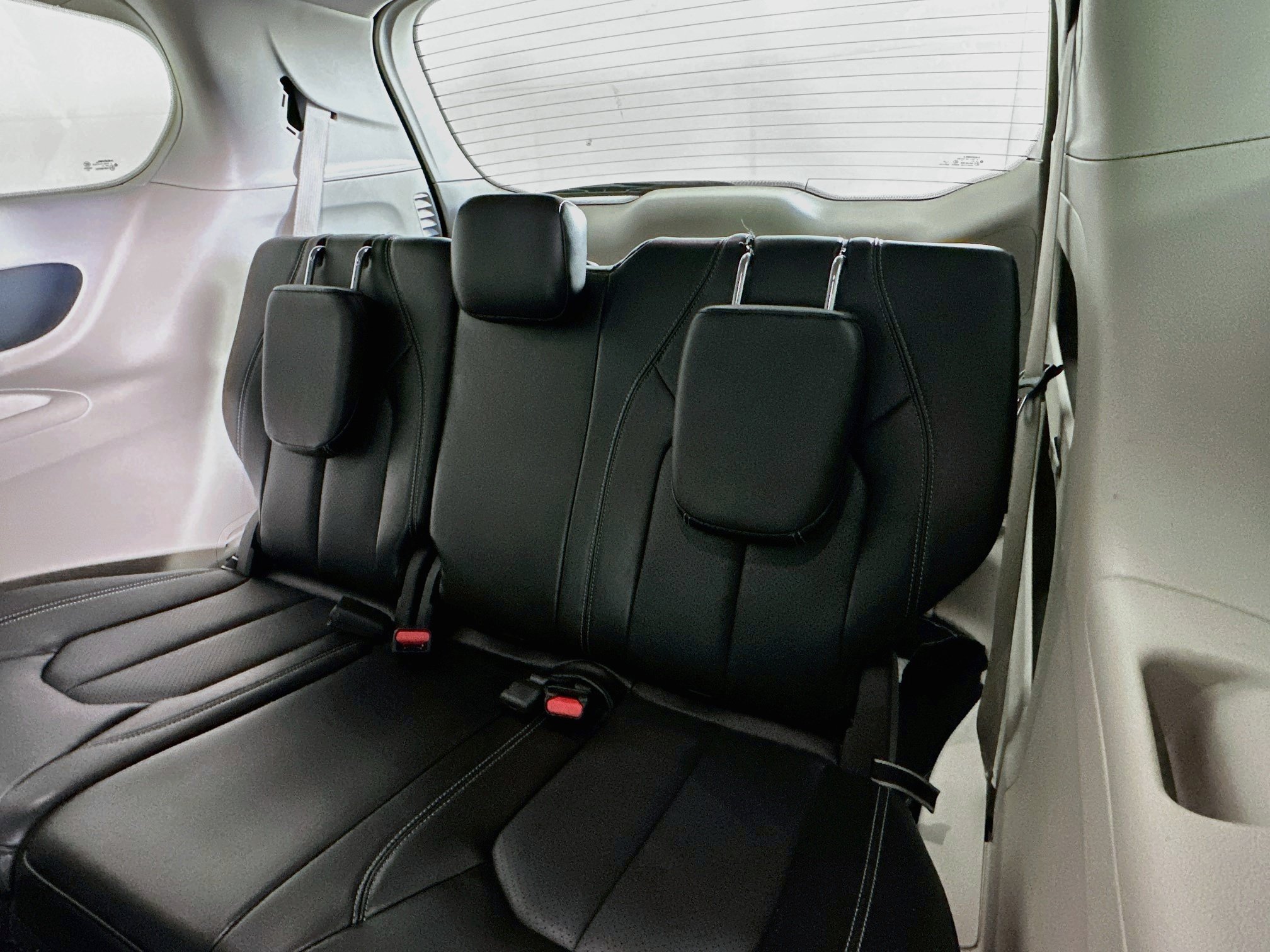 Used 2024 Chrysler Pacifica Touring-L FWD image 26