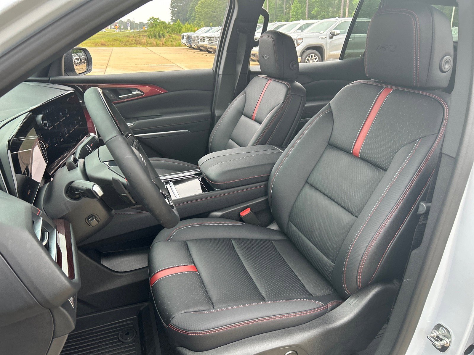 New 2026 Chevrolet Traverse RS w/ LPO, Floor Liner Package FWD image 16