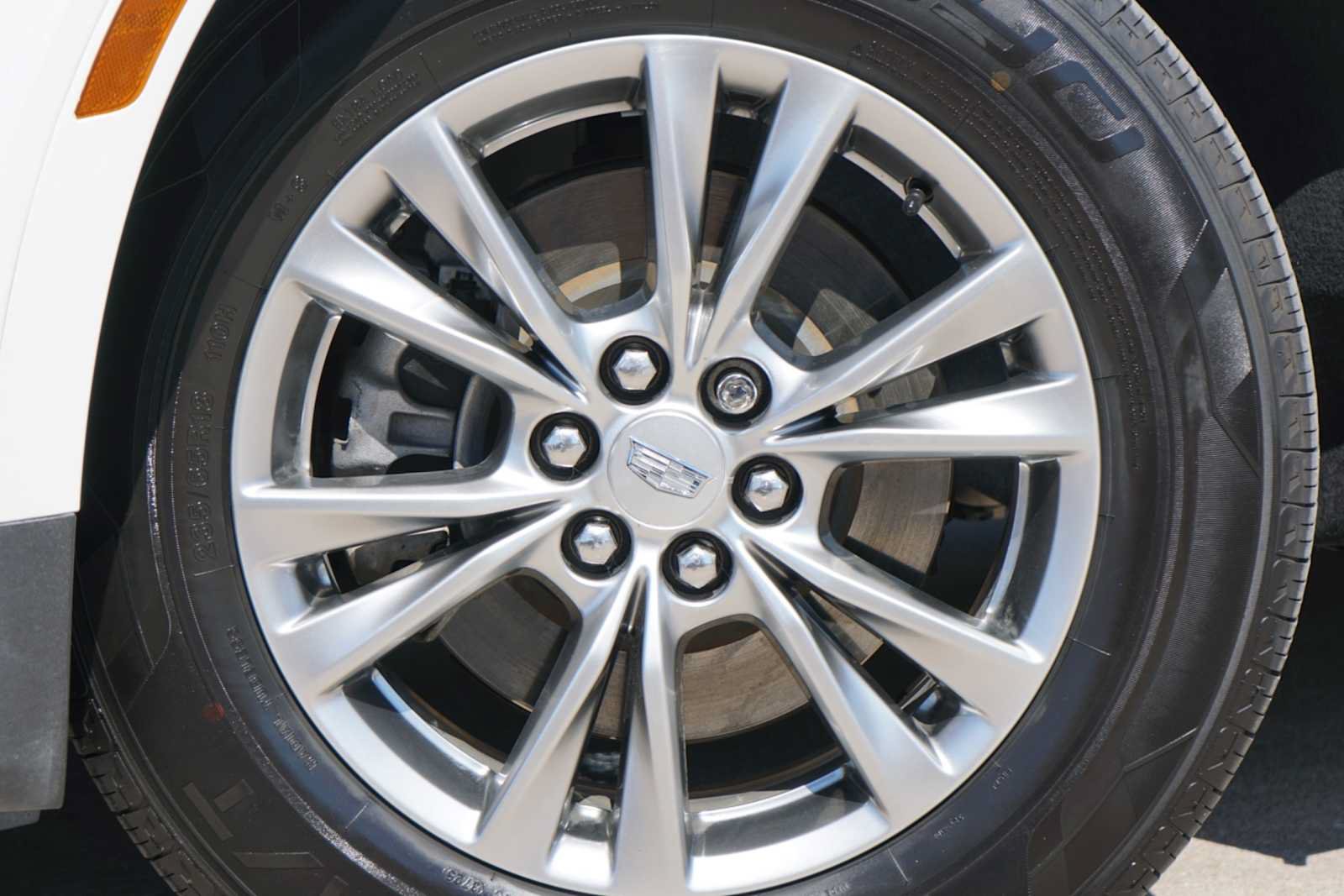 Used 2023 Cadillac XT5 Premium Luxury FWD image 2