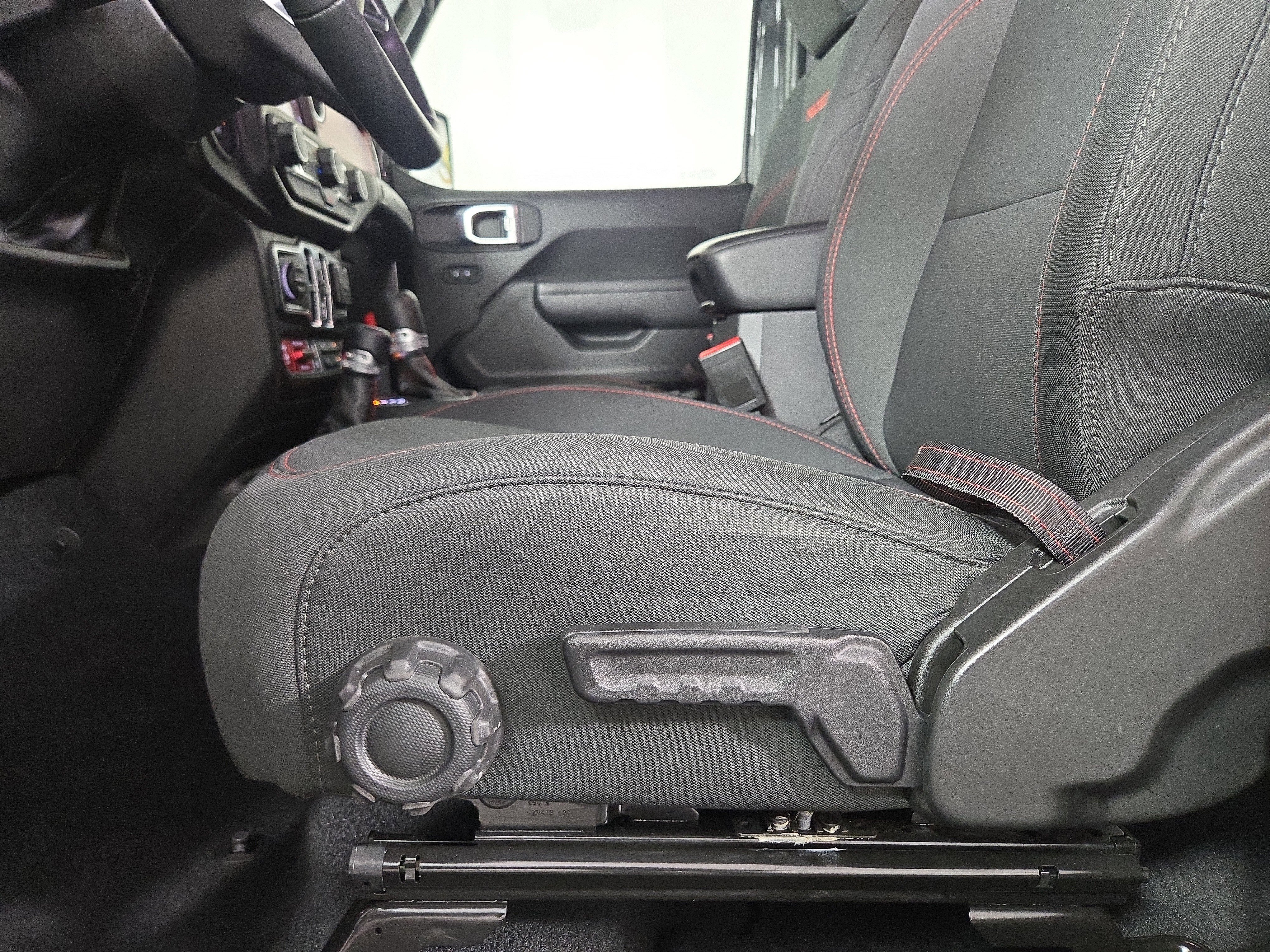 Used 2022 Jeep Wrangler Unlimited Rubicon w/ LED Lighting Group image 29