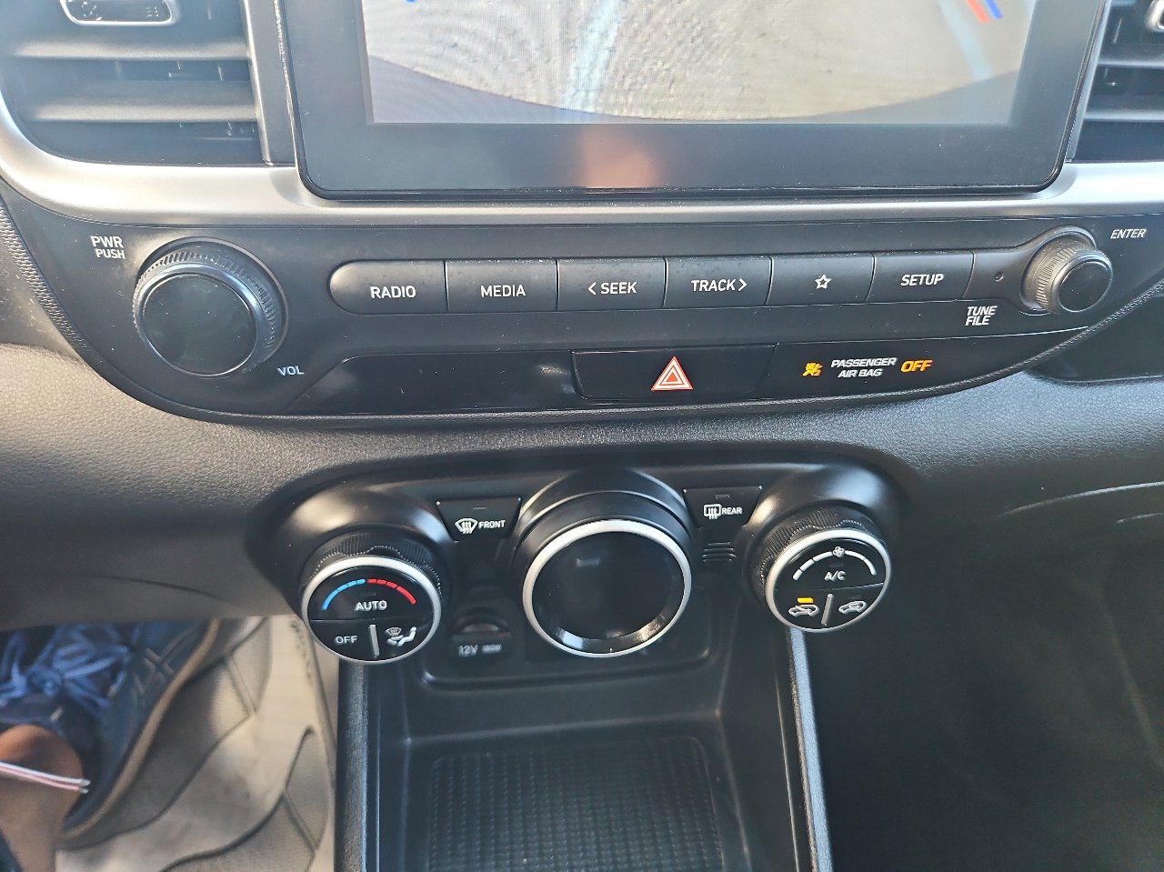 Used 2020 Hyundai Venue SEL image 30