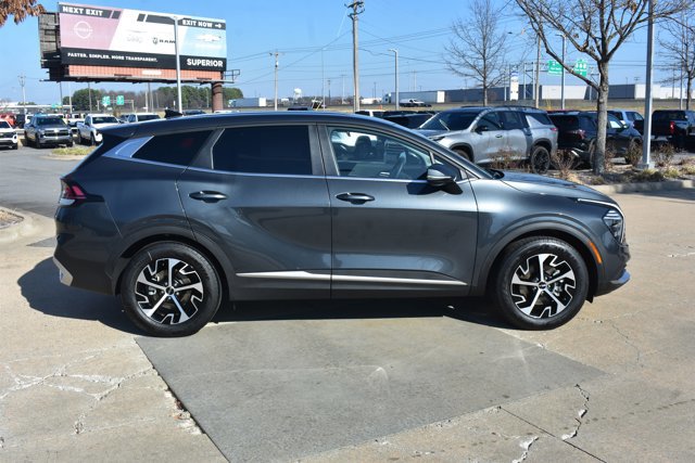 Used 2025 Kia Sportage EX image 4