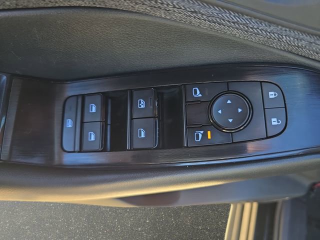 Used 2023 Nissan Rogue S AWD/4WD image 30