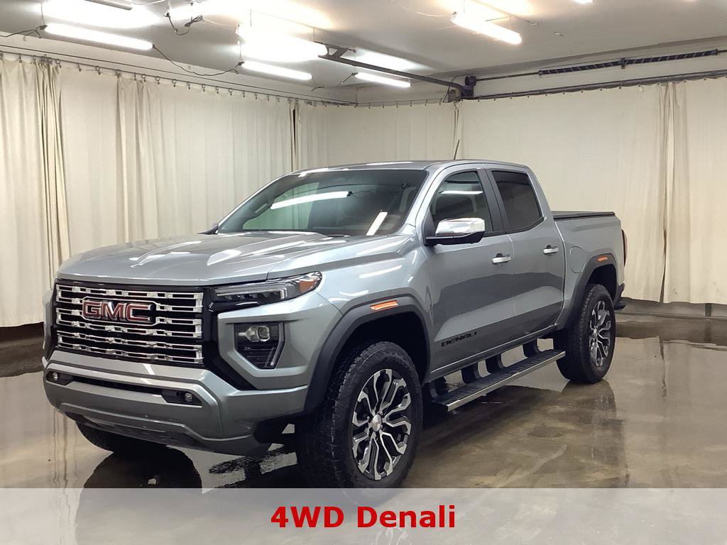 Used 2025 GMC Canyon Denali AWD/4WD image 1
