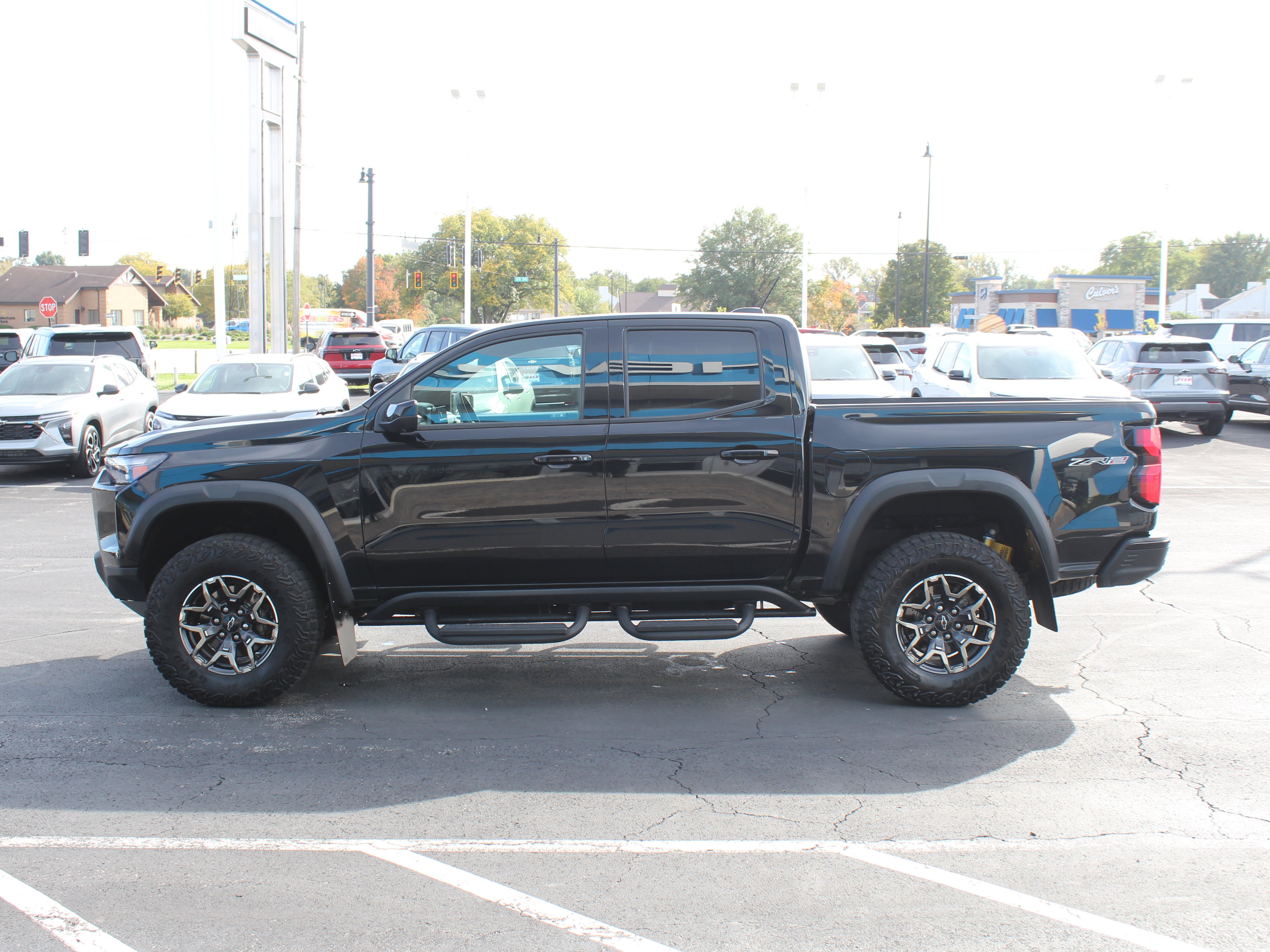 Used 2024 Chevrolet Colorado ZR2 w/ Technology Package AWD/4WD image 9