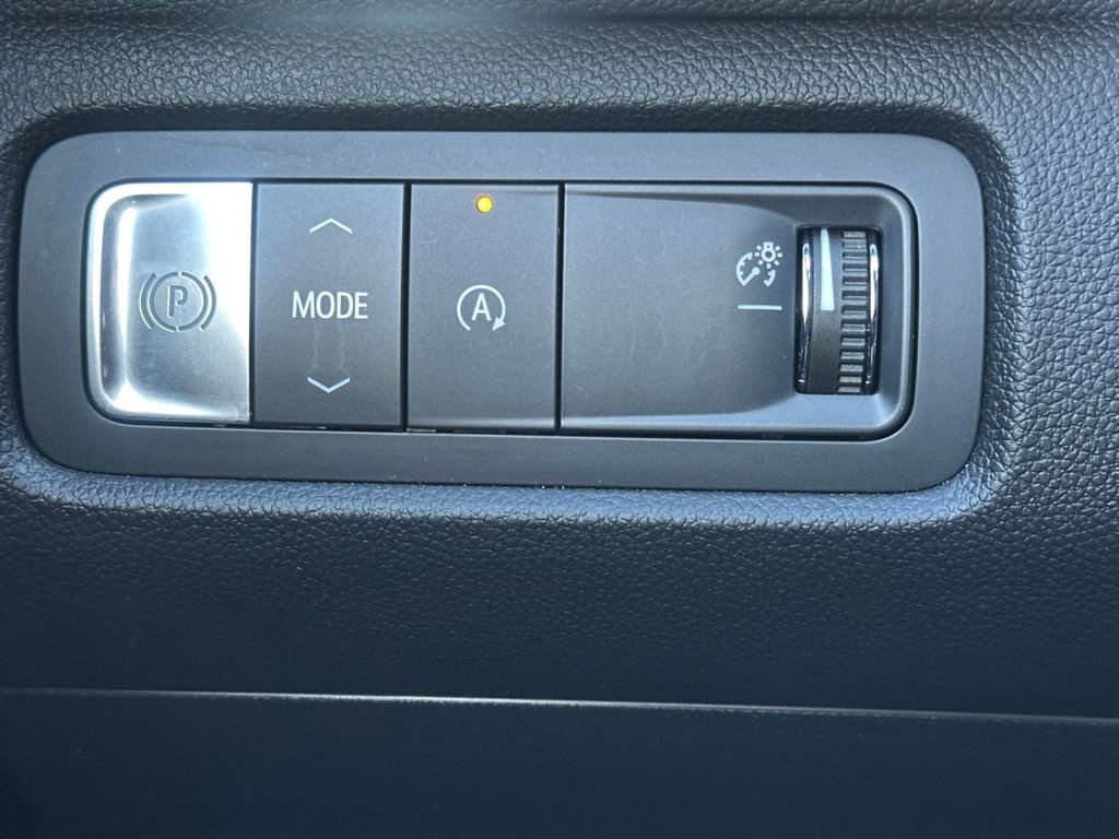 Used 2025 GMC Acadia Elevation image 24