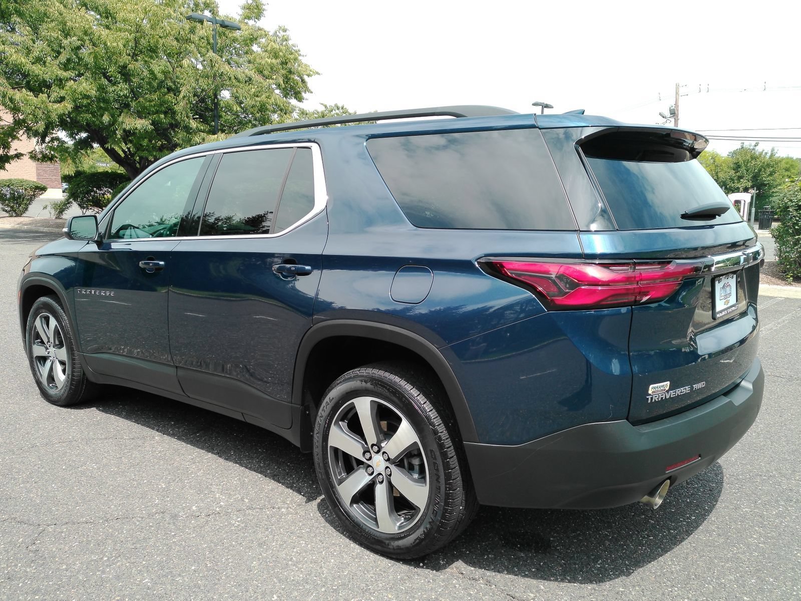 Certified 2023 Chevrolet Traverse LT w/ LT Premium Package AWD/4WD image 5