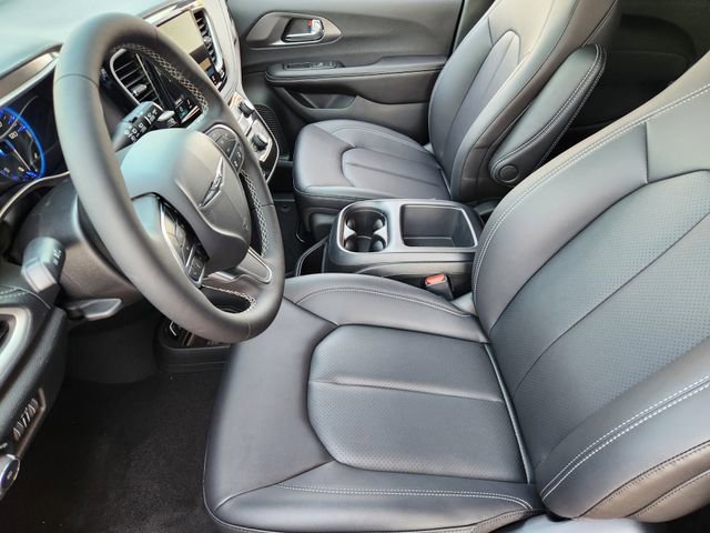 New 2026 Chrysler Pacifica Select image 8
