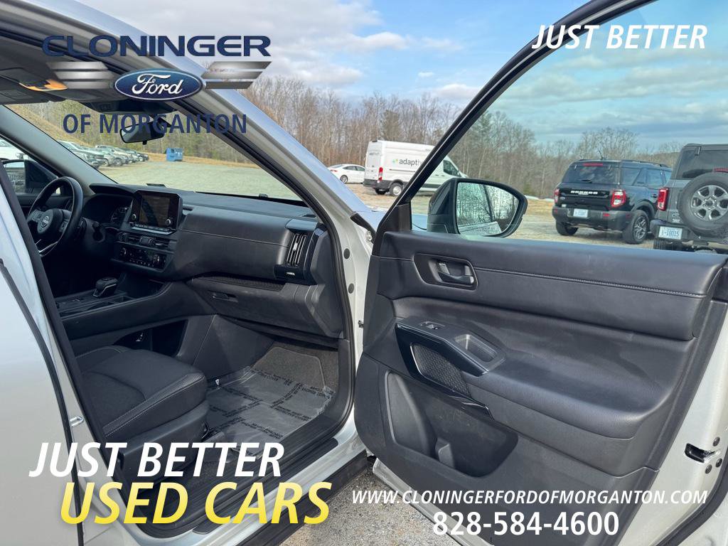 Used 2024 Nissan Pathfinder S image 14