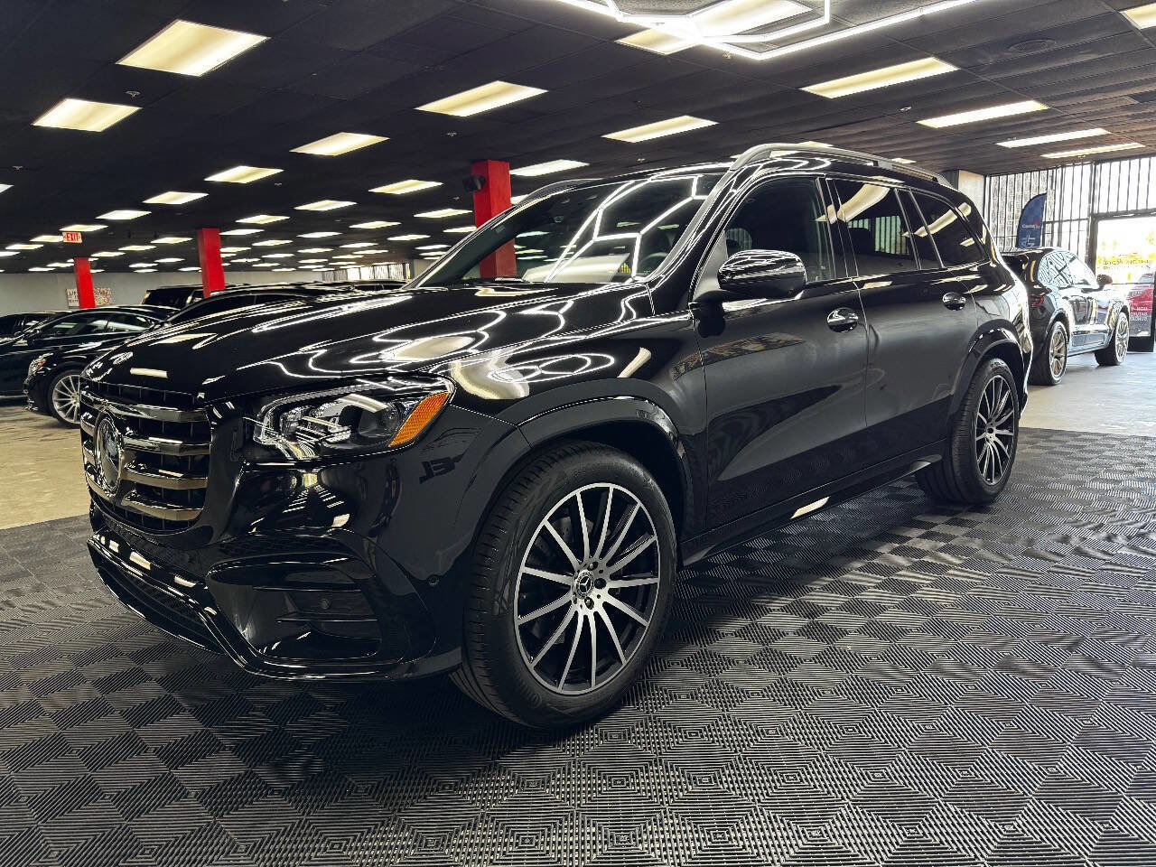 Used 2025 Mercedes-Benz GLS 450 4MATIC image 7