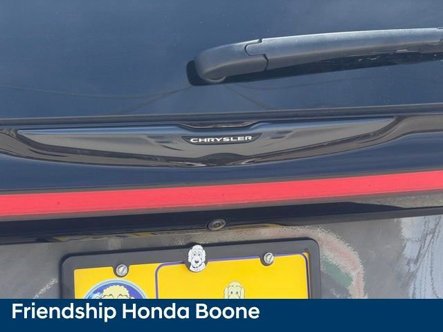 Used 2023 Chrysler Pacifica Limited w/ Uconnect Theater Family Group image 11