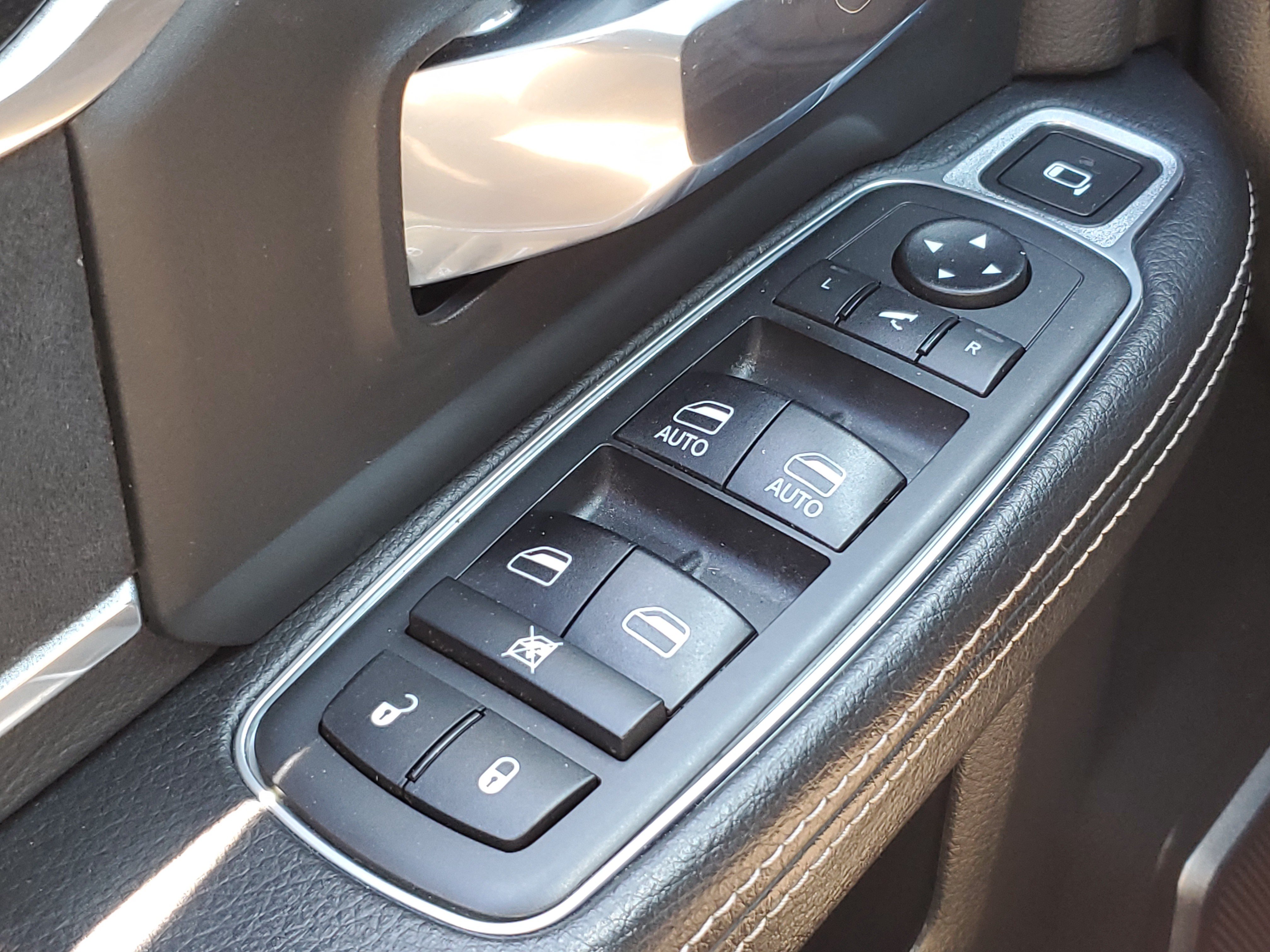 Used 2019 RAM 2500 Laramie w/ Black Appearance Package image 30