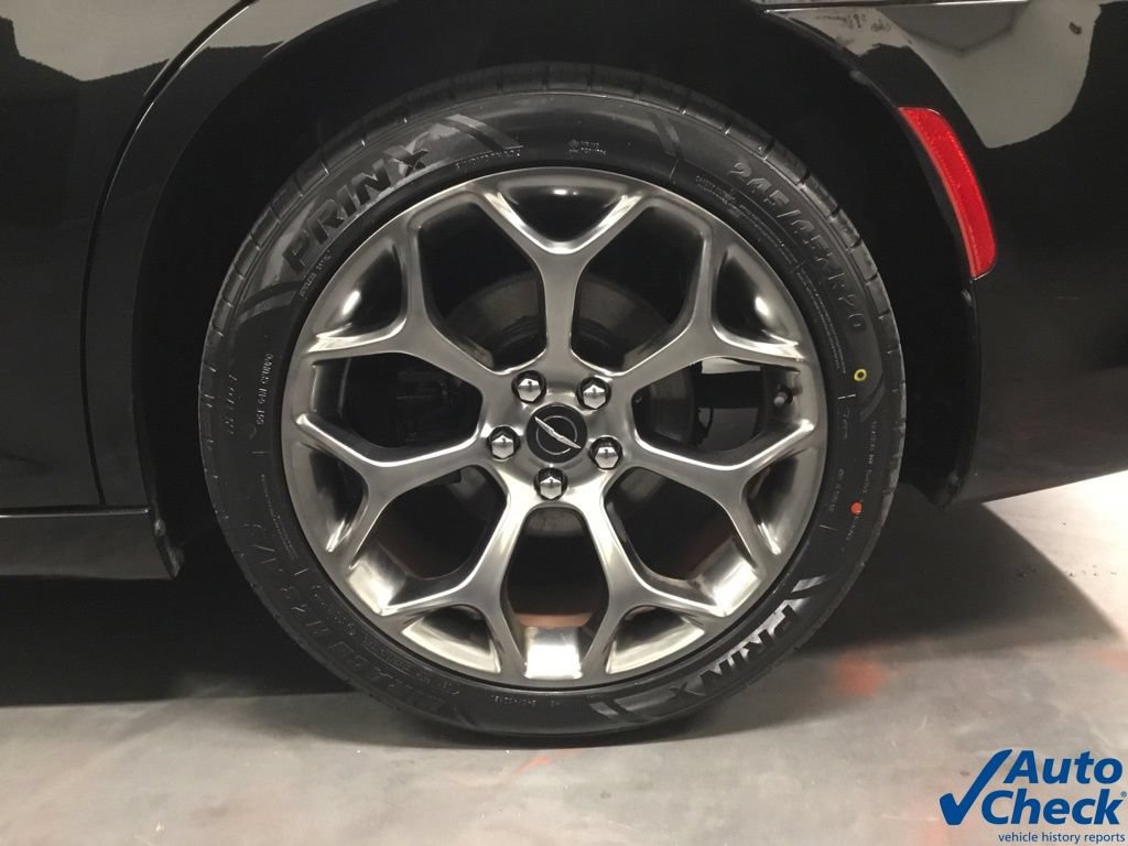 Used 2018 Chrysler 300 Touring w/ Sport Appearance Package RWD image 18