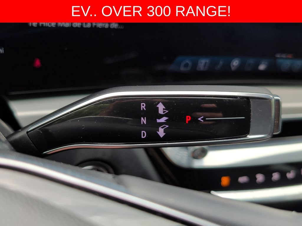 Used 2024 Cadillac Lyriq Luxury AWD/4WD image 24