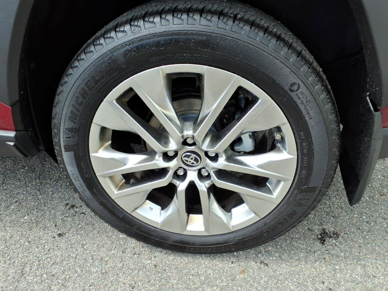 Used 2019 Toyota RAV4 XLE Premium w/ Cold Weather Package AWD/4WD image 9