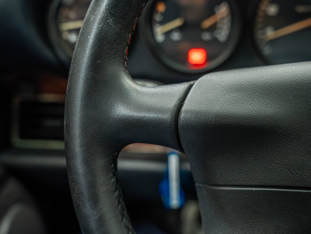 Used 1998 Porsche 911 Carrera RWD image 31